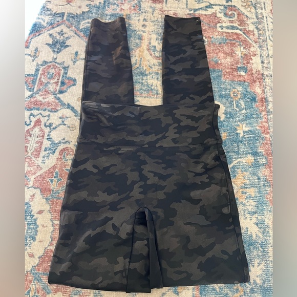 Spanx Black Camo Faux Leather Leggings - Picture 6 of 6
